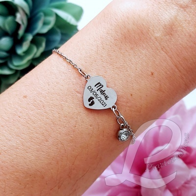 Pulseira em aço inoxidável "Nome + data + pezinhos"