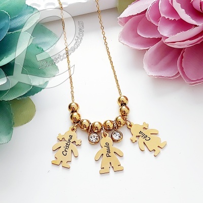 Fio em corrente com bonecos  personalizados com nome - versão cristais transparentes