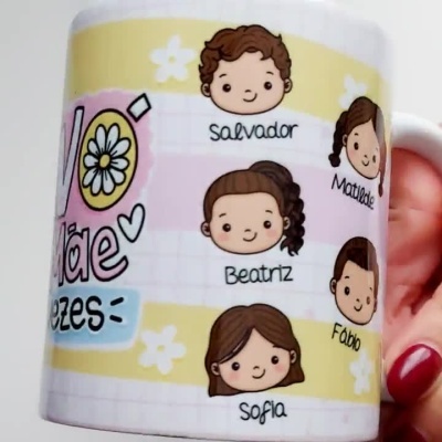 Caneca "Avó é mãe 2x" c/ bonecos personalizados