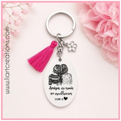 Porta-chaves com pendente oval branco ilustrado e tassel rosa