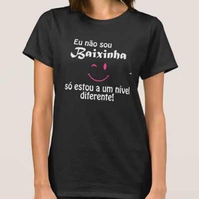 T-shirt  Eu Não Sou Baixinha ...