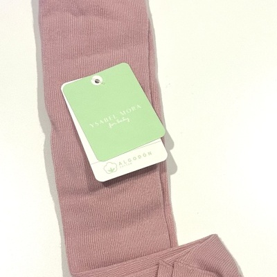 Meia rosa para criança com etiqueta verde sobre fundo branco.