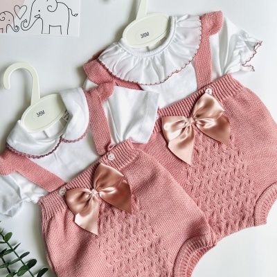 Roupas de bebé cor-de-rosa e branco com laços de cetim, etiquetas 3/6M, cartão LICILU.