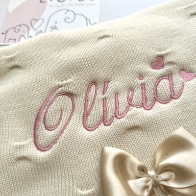 Pano de malha bege bordado 