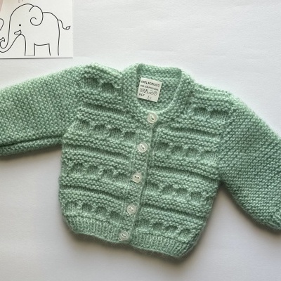 Camisola de malha verde claro para bebé com botões brancos