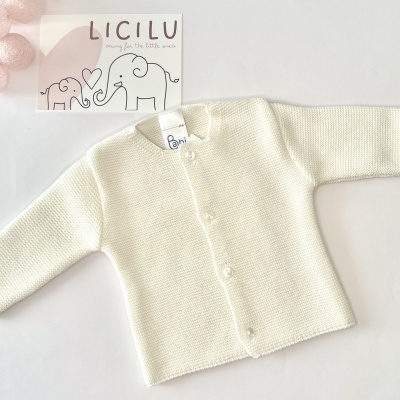 Camisola branca de malha para bebé com botões e papel decorativo com elefantes