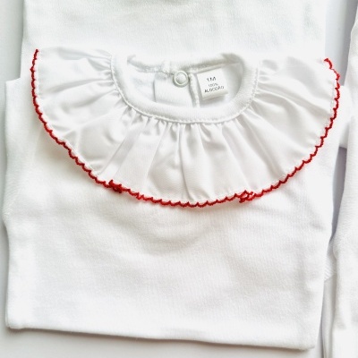 Camisola branca com gola folhos vermelha para bebé