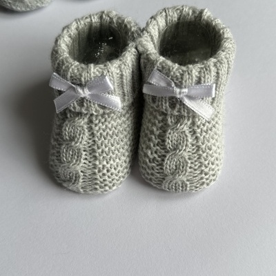 Botins para bebé em malha cinzenta com laço branco