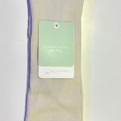 Meias para bebé cor creme com etiqueta verde clara