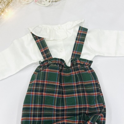 Conjunto de bebé com camisola branca e macacão às riscas verde e vermelho