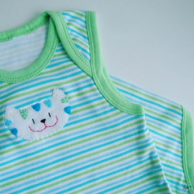 Camisola bebé listrada com bordado animal