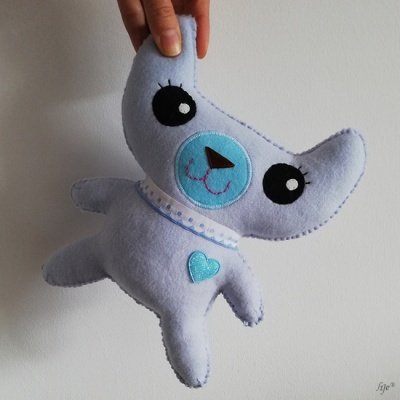 Peluche&#x20;Ursinho&#x20;azul&#x20;vi&#x00E9;s