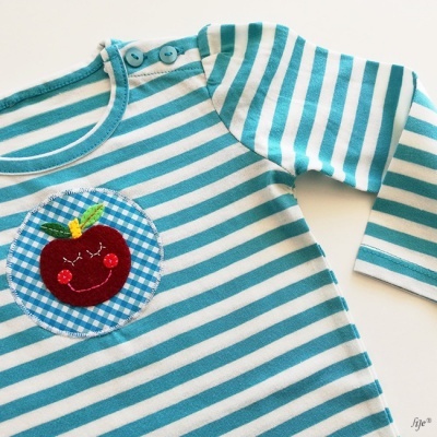 Camisola de bebé às riscas azuis e brancas com aplicação de maçã sorridente