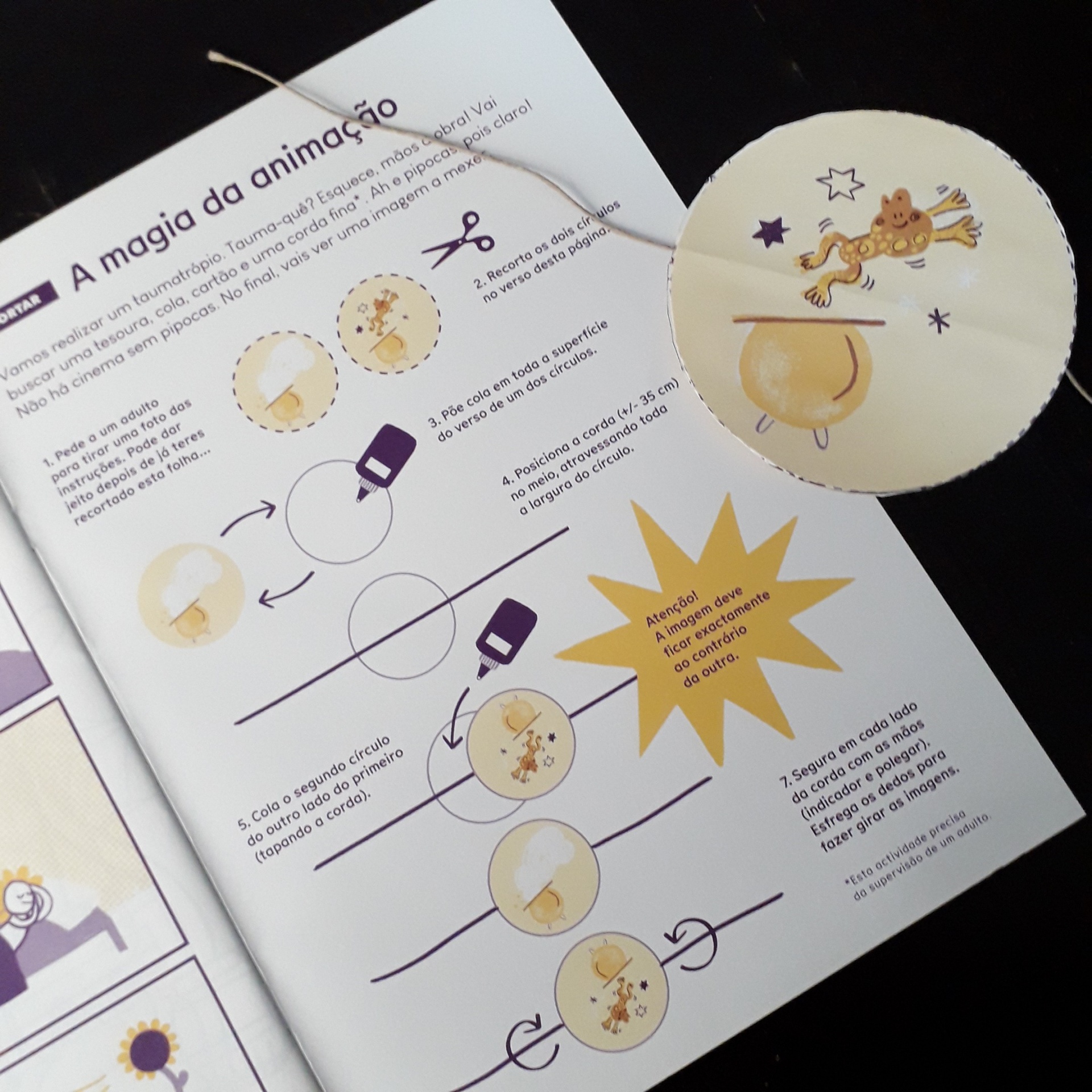 Página de manual em português sobre animação com ilustrações e forma circular pendurada com desenho de gato e estrelas