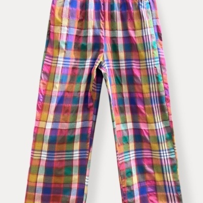 Calças de algodão padrão xadrez colorido com cintura elástica.