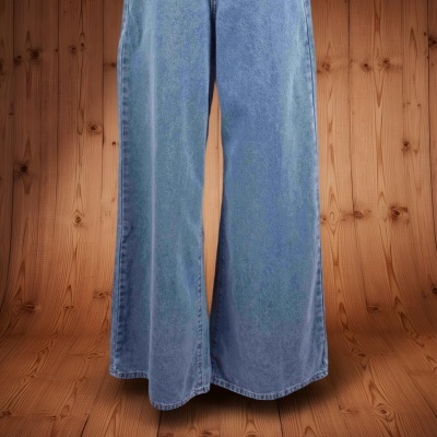 Calças de ganga azul claro com cintura alta e pernas largas