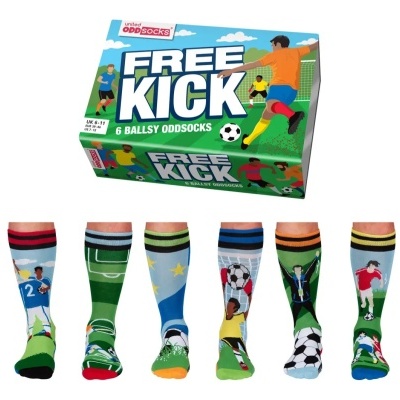Caixa e seis pares de meias temáticas de futebol coloridas e ilustradas