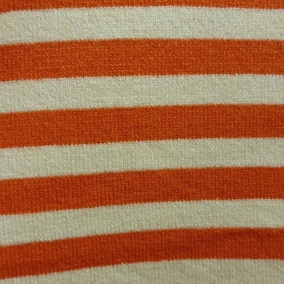 Tecido laranja e branco com riscas horizontais
