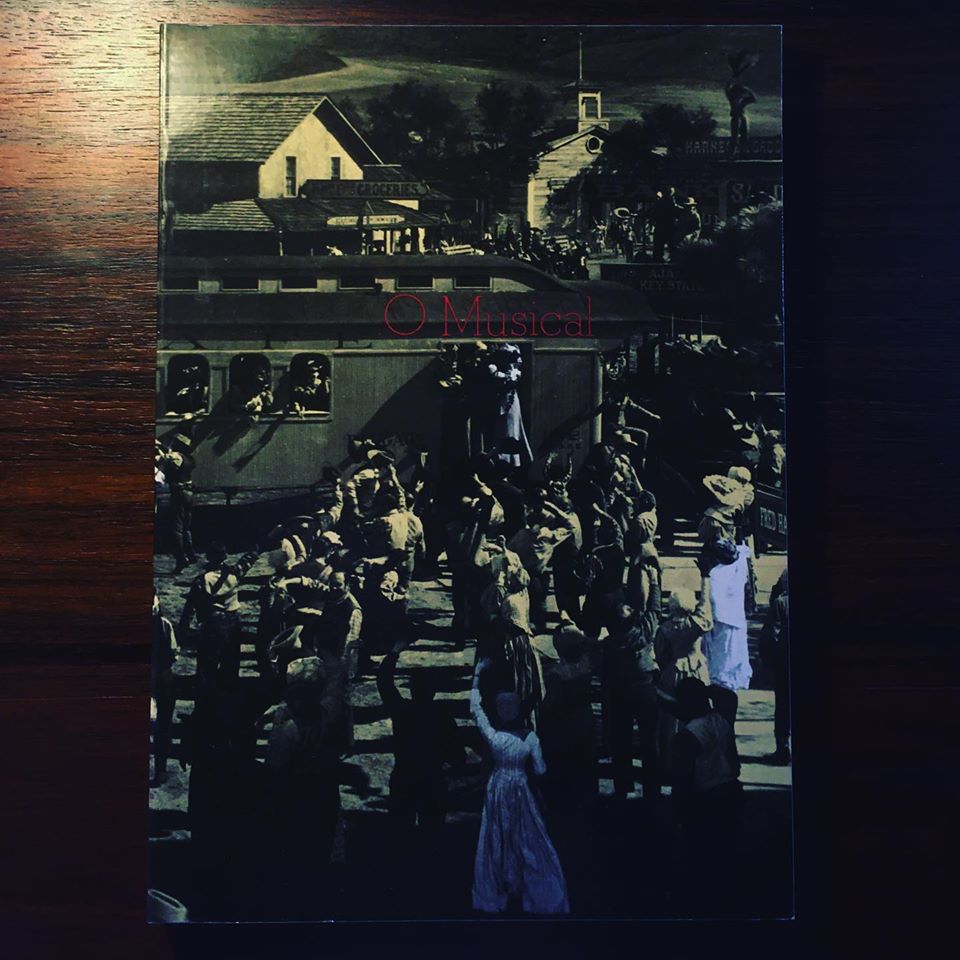 O MUSICAL • CICLO DE CINEMA • VOLUME III & IV • JOÃO BÉNARD DA COSTA (ORG.) Capa de livro com fotografia histórica em sépia e título 'O Musical'