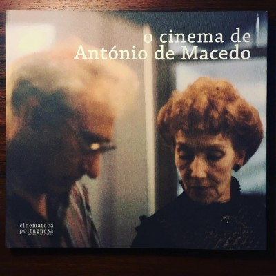 Capa de livro com título 'o cinema de António de Macedo' e imagem desfocada de duas pessoas.