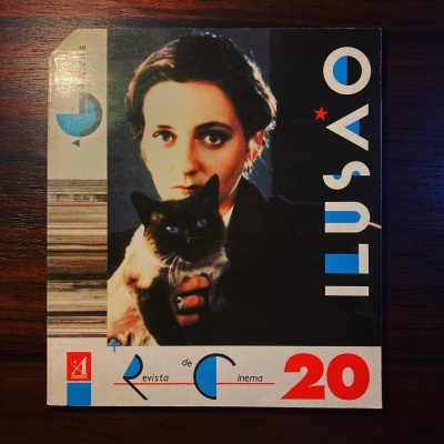 Capa da revista Ilusão com mulher e gato preto e branco