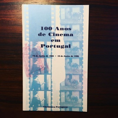 Capa do livro '100 Anos de Cinema em Portugal' com imagens de filmes antigas