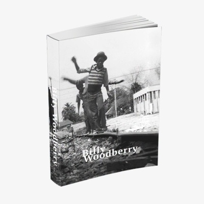 Livro com capa a preto e branco e texto Billy Woodberry