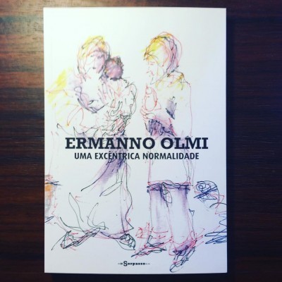 Capa de livro com ilustração de duas pessoas e uma criança e texto 'ERMANNO OLMI UMA EXCÊNTRICA NORMALIDADE'