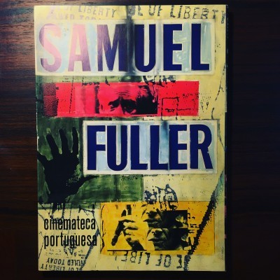 Capa de livro colorida com o título SAMUEL FULLER e texto cinemateca portuguesa