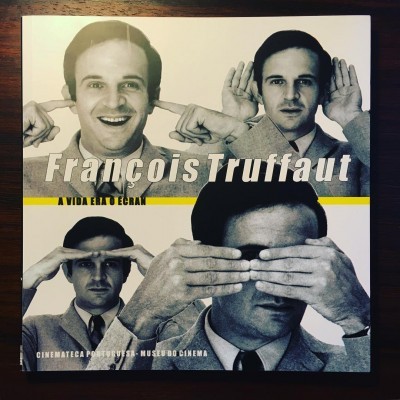 Capa de livro com fotografias a preto e branco do François Truffaut e texto impresso
