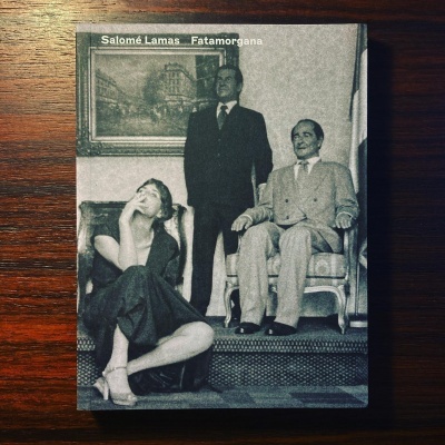 Livro 'Fatamorgana' de Salomé Lamas com capa a preto e branco e imagem de três pessoas.