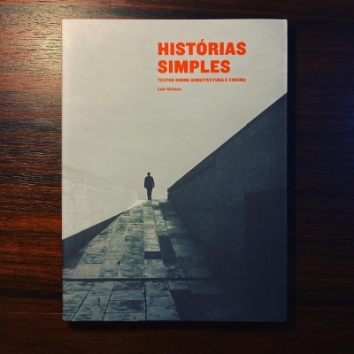 Capa do livro HISTÓRIAS SIMPLES com imagem de passos e figura humana.
