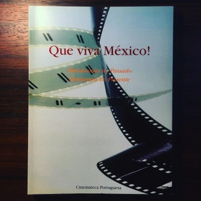 Capa de livro com título 'Que viva México!' e imagens de filmes em película fotográfica