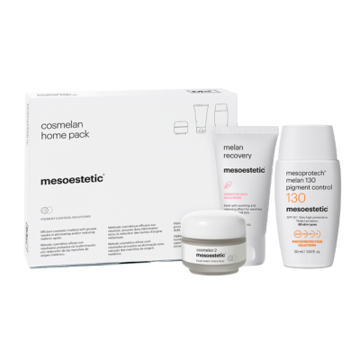 Conjunto de produtos cosméticos 'cosmelan home pack' da mesoestetic com diferentes frascos e tubo em branco.
