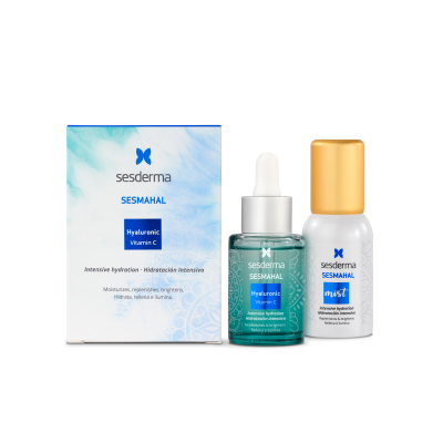 Conjunto de produtos Sesderma SESMAHAL com sérum e frasco, ao lado de caixa azul clara