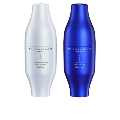 Frascos de sérum branco e azul da Shiseido Bio-Performance para dia e noite