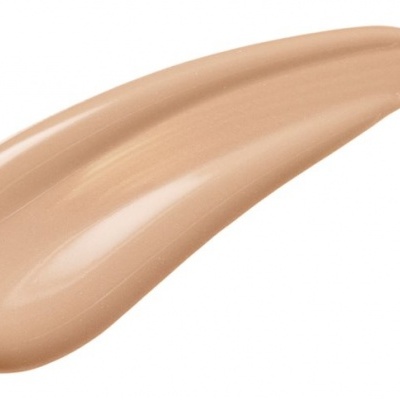 Swatch de base líquida bege claro com textura cremosa