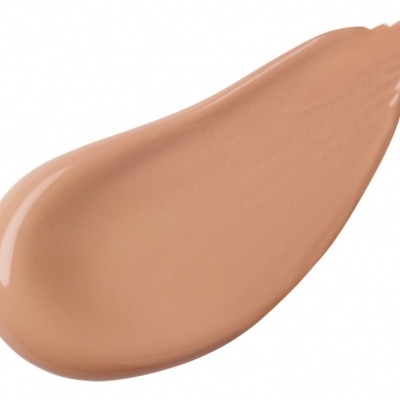 amostra de base líquida bege médio com textura cremosa