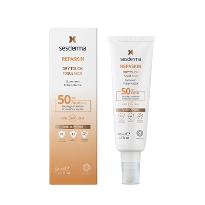 Produto Sesderma Repaskin Dry Touch FPS 50 em embalagem branca e bege