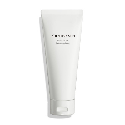 Tubo branco de limpeza facial Shiseido Men com texto preto