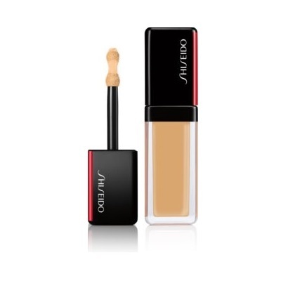 Base líquida SHISEIDO com aplicador esponjoso e embalagem preta e vermelha