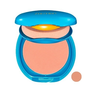 Pó compacto Shiseido com estojo azul e esponja aplicadora