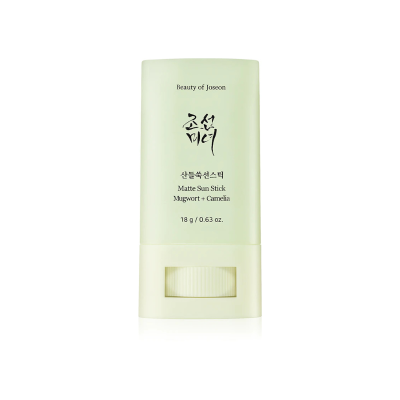 Stick de protector solar mate verde claro com texto preto