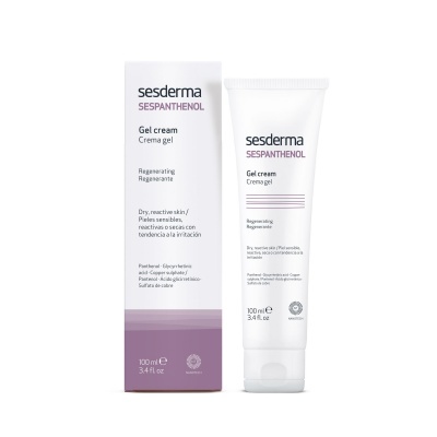 Produto gel cream SESPANTHENOL SESDERMA em embalagem e tubo brancos e lilases