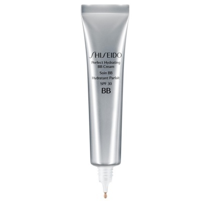 Frasco prateado de creme BB Shiseido com texto preto e aplicador com gota do produto