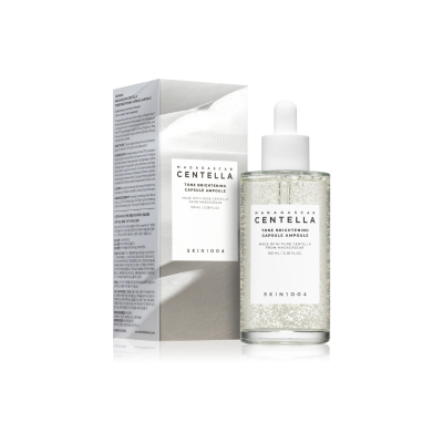 Frasco de ampola de sérum facial com conta-gotas e embalagem prateada da marca SKIN1004