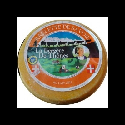 Queijo redondo La Bergère De Thônes Raclette de Savoie com rótulo colorido