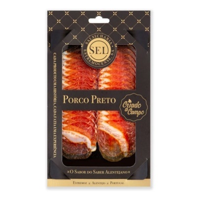 Embalagem de enchido fatiado Porco Preto da marca SEL com texto em preto e dourado