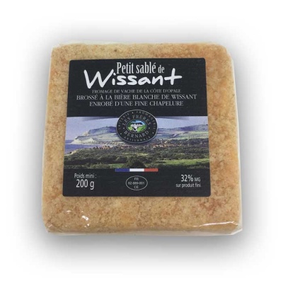 Queijo 'Petit sablé de Wissant' embalado com rótulo preto e imagem de paisagem