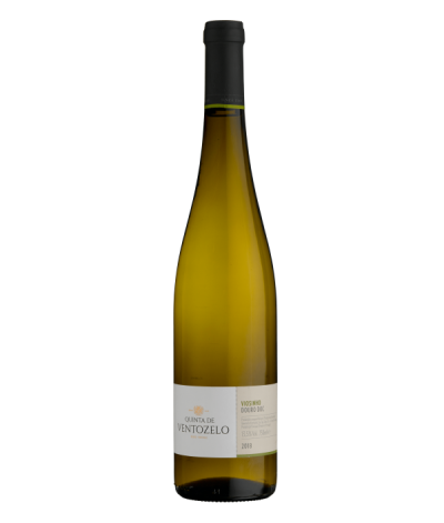 Garrafa de vinho branco Quinta de Ventozelo 2018 com rótulo branco e cápsula preta